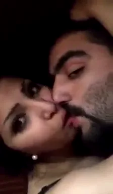 शादी से पहले इंडियन मंगेतरों ने किया गंदा किसिंग रोमांस और देसी सेक्स MMS — screenshot 1
