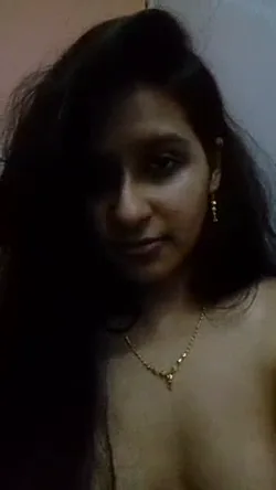 देसी लड़की की मोटी चूत में उंगलियां डालकर जोरदार हस्तमैथुन करते हुए गांव की ब्लू फिल्म हिंदी बीएफ वीडियो — screenshot 10