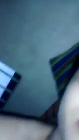 पति ने बीवी की जींस उतारकर काले बालों वाली गीली चूत को चाटा देसी सेक्स वीडियो — screenshot 2