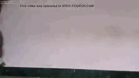कामवाली बाई की भोसड़ी खुजाते हुए गंदा देहाती चुदाई वाला वीडियो — screenshot 6