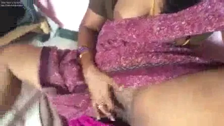कामवाली बाई की भोसड़ी खुजाते हुए गंदा देहाती चुदाई वाला वीडियो — screenshot 9