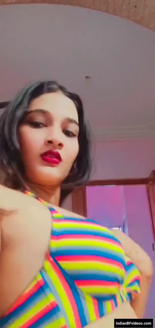 सेक्सी स्लिम बेब नंगी डांस करके चूत दिखाती हुई न्यूड वीडियो — screenshot 4