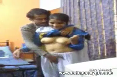 गर्लफ्रेंड को पूरी नंगी करके boyfriend ने बनाया देसी नंगा MMS सेक्स वीडियो — screenshot 4