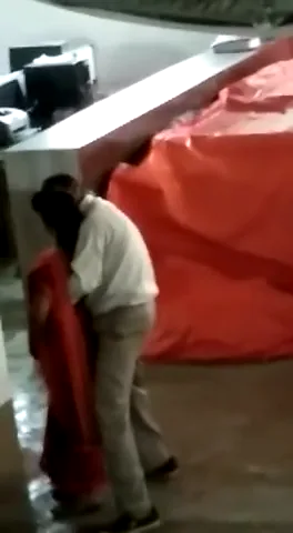 कॉलेज कंप्यूटर लैब में टीचर आपस में चुदाई करते हुए देसी सेक्स MMS ब्लू फिल्म — screenshot 8