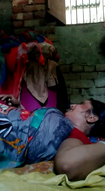 डाई लगाकर आंटी को चोदने आया लवर अंकल की देसी चुदाई वीडियो — screenshot 5