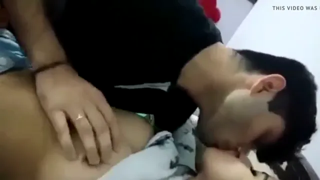 देसी पाकिस्तानी लड़की ने अपने बड़े चूची से बॉयफ्रेंड का मोटा लंड चूसा कर खड़ा किया मस्त ब्लू फिल्म — screenshot 1