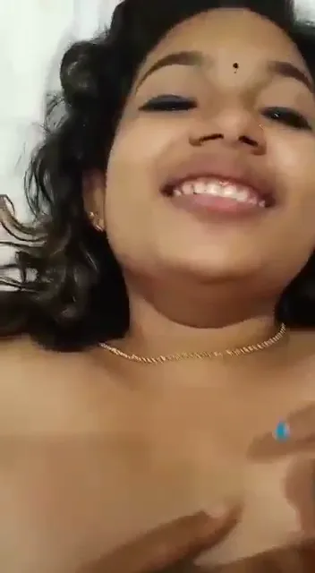 कामुक एक्सप्रेशंस के साथ चुदती साउथ इंडियन मंगेतर की चूत वीडियो — screenshot 4