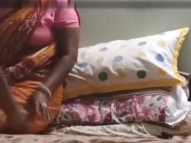 साउथ इंडियन कामवाली की चूत चाटकर मालिक ने दी जोरदार चुदाई देसी सेक्स ब्लू फिल्म