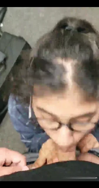 सेक्सी चश्मिश लड़की ने लंड चूसकर देसी ब्लू फिल्म बनाई हिंदी बीएफ — screenshot 3