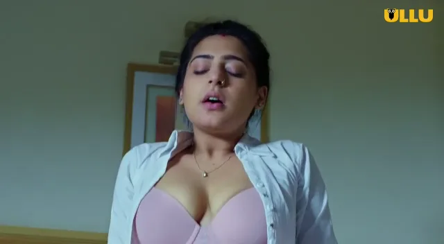 इंडियन हसबैंड वाइफ का हॉट इरॉटिक देसी सेक्स सीन ब्लू फिल्म वीडियो — screenshot 1