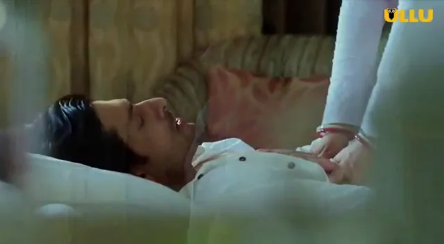 इंडियन हसबैंड वाइफ का हॉट इरॉटिक देसी सेक्स सीन ब्लू फिल्म वीडियो — screenshot 2