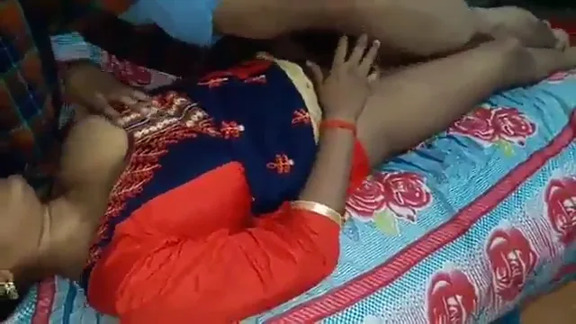 गांड के नीचे तकिया रखकर भाभी की देहाती चोदाई हिंदी बीएफ MMS