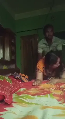 चुदक्कड इंडियन हाउसवाइफ ने गेस सिलिंडरवाले का लंड लिया वीडियो — screenshot 4