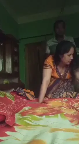 चुदक्कड इंडियन हाउसवाइफ ने गेस सिलिंडरवाले का लंड लिया वीडियो — screenshot 7