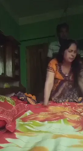 चुदक्कड इंडियन हाउसवाइफ ने गेस सिलिंडरवाले का लंड लिया वीडियो — screenshot 9