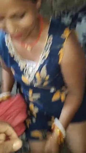 देसी चाची की मोटी चूत में लंड घुसाने का मजा लेते हुए असली हिंदी बीएफ चुदाई वीडियो — screenshot 4