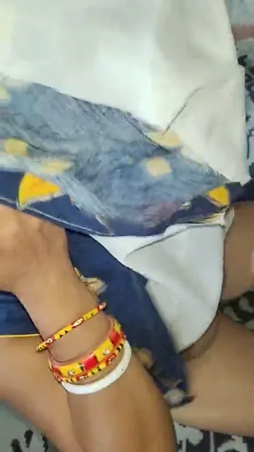 देसी चाची की मोटी चूत में लंड घुसाने का मजा लेते हुए असली हिंदी बीएफ चुदाई वीडियो — screenshot 7