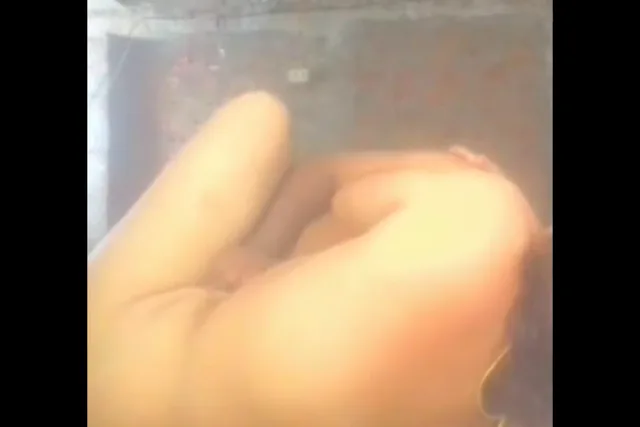 गाँव में बड़ी गांड वाली बीवी को डौगी स्टाइल में चोदने का देसी सेक्स वीडियो — screenshot 8