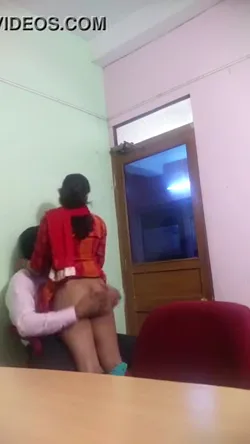सरकारी दफ्तर में कर्मचारियों की नंगी हरकतें देसी सेक्स वीडियो एमएमएस — screenshot 6