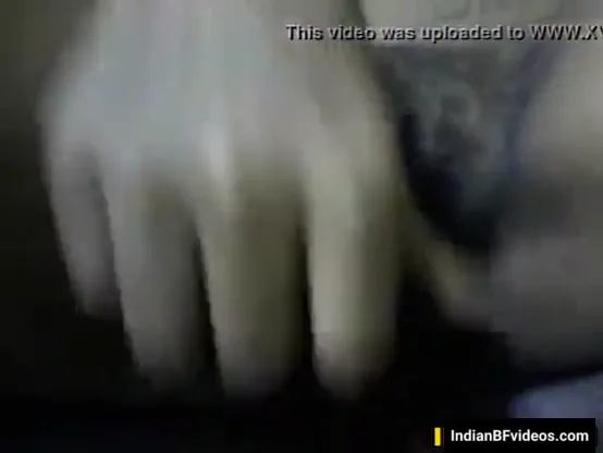 चुदाई के लिए बेताब वाइफ ने खुद चूत में लंड डाला और चोदने लगी वीडियो — screenshot 1