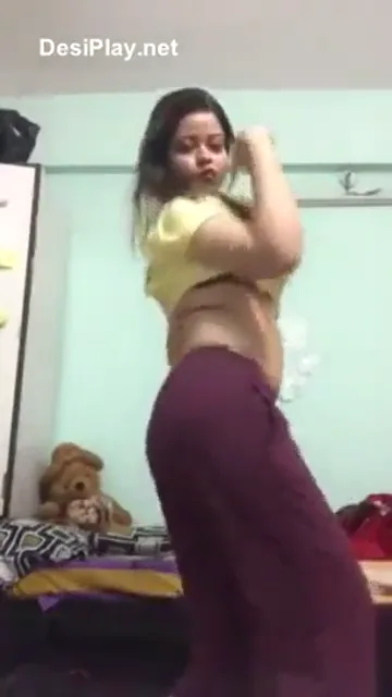 पंजाबी गाने पर नाचती लड़की ने उंगली से चूत चोदी देसी सेक्स MMS — screenshot 1