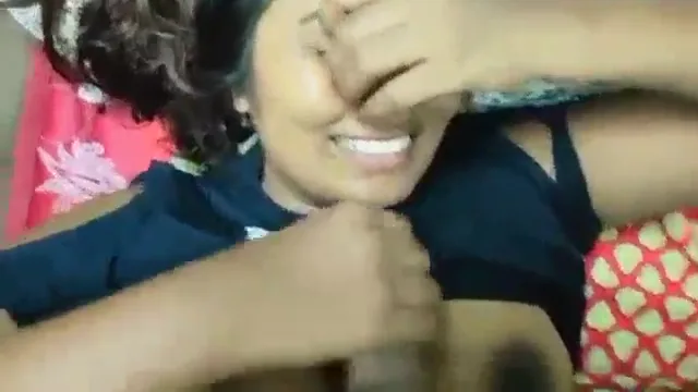 तेलुगु पोर्नस्टार स्वाति नायडू का लंड चूसने वाला ब्लोव्जोब वीडियो — screenshot 8