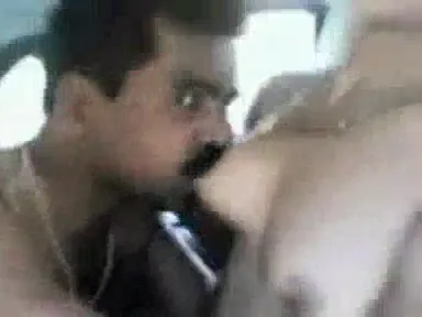 भोजपुरी भाभी का कार में सेक्स स्कैंडल देसी चुदाई की ब्लू फिल्म वीडियो — screenshot 2