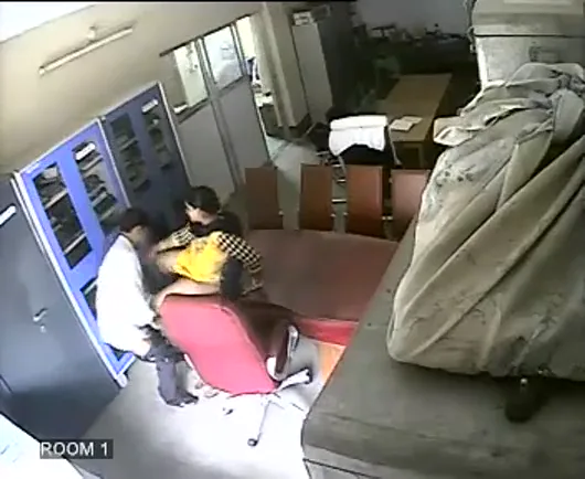 कॉलेज लाइब्रेरियन को प्रोफेसर ने लाइब्रेरी में चोदा देसी चुदाई वीडियो — screenshot 1