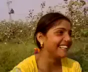 देहाती छोरी ने गांव सरपंच को अपने चुचे दिखाकर चुदाई कराई वीडियो — screenshot 1