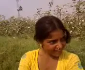 देहाती छोरी ने गांव सरपंच को अपने चुचे दिखाकर चुदाई कराई वीडियो — screenshot 2