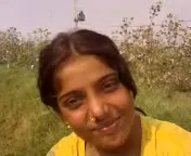 देहाती छोरी ने गांव सरपंच को अपने चुचे दिखाकर चुदाई कराई वीडियो — screenshot 3