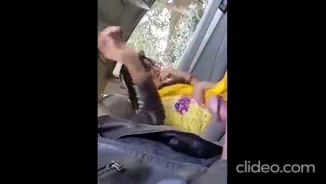 पाकिस्तानी माशूका को कार में ब्लोजॉब देती हुई उर्दू ऑडियो बीएफ वीडियो — screenshot 3