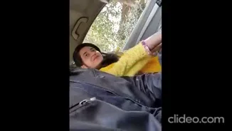 पाकिस्तानी माशूका को कार में ब्लोजॉब देती हुई उर्दू ऑडियो बीएफ वीडियो — screenshot 4