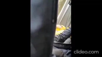 पाकिस्तानी माशूका को कार में ब्लोजॉब देती हुई उर्दू ऑडियो बीएफ वीडियो — screenshot 8