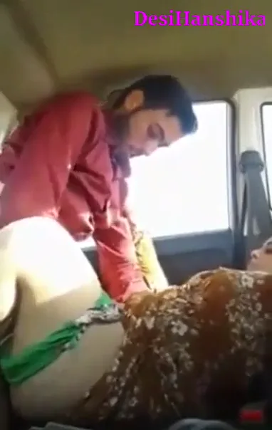 कार में मुस्लिम आंटी ने ड्राइवर से चूत चुदवाई हिंदी बीएफ वीडियो — screenshot 4
