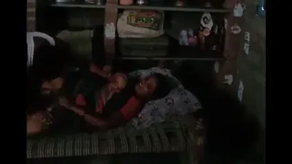 रात में पड़ोसी के घर चोरी से जाकर शादीशुदा औरत की चूत चोदाई देसी वीडियो — screenshot 6