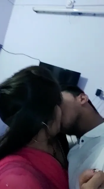 देसी लवर्स का गर्म किसिंग एमएमएस वायरल हुआ चुदाई वीडियो — screenshot 5