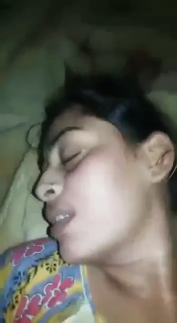 चुदाई से अत्याधिक कामसुख का अनुभव करती बीवी की देसी सेक्स वीडियो — screenshot 1