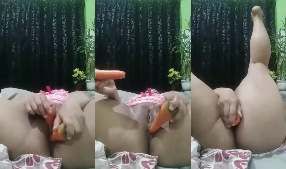 दो गाजर से चूत गांड मसलती प्यासी विधवा भाभी की देसी सेक्स वीडियो
