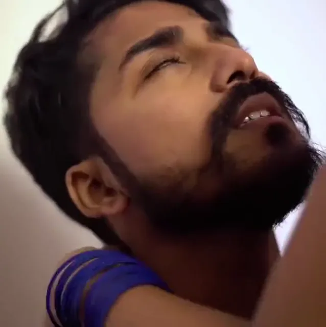 इंडियन हसबैंड वाइफ का प्यार भरा देसी सेक्स और जोरदार चुदाई हिंदी बीएफ वीडियो — screenshot 4
