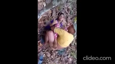 खुले में चोदा चोदी करते पांच देसी जोड़ों की सेक्स वीडियो — screenshot 4