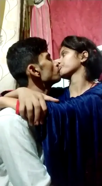फिजिक्स सर ने देसी लड़की को किस करके बूब्स चूसते हुए चुदाई की हिंदी बीएफ — screenshot 1