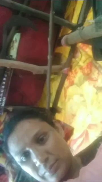 गाँव की रंडी भाभी ने यार को अपनी चूत दिखाकर ठरकी हुई देहाती चुदाई — screenshot 1
