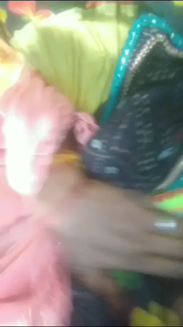 गाँव की रंडी भाभी ने यार को अपनी चूत दिखाकर ठरकी हुई देहाती चुदाई — screenshot 4