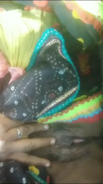 गाँव की रंडी भाभी ने यार को अपनी चूत दिखाकर ठरकी हुई देहाती चुदाई — screenshot 5