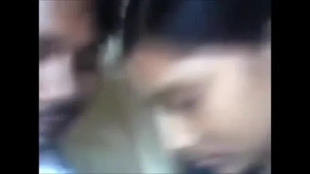 सीधी साधी लड़की के खूबसूरत बूब्स दबाकर चूसे गांव की देसी चुदाई वीडियो — screenshot 1