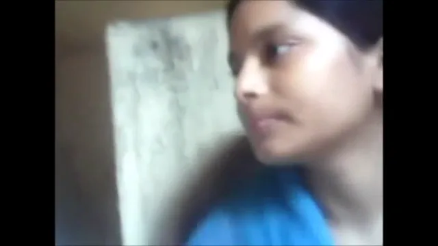 सीधी साधी लड़की के खूबसूरत बूब्स दबाकर चूसे गांव की देसी चुदाई वीडियो — screenshot 2