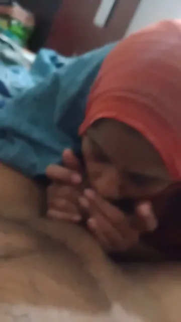 हिजाबी मुस्लिम आंटी ने जेठ का लंड और गांड चाटा देसी बीएफ वीडियो — screenshot 2