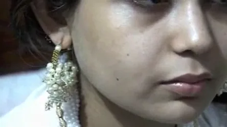 सेक्सी इंडियन भाभी की चुदाई नेबर के साथ देसी सेक्स हिंदी बीएफ वीडियो MMS — screenshot 1