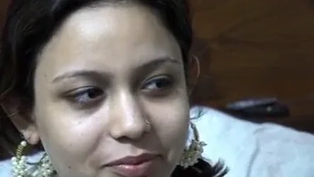 सेक्सी इंडियन भाभी की चुदाई नेबर के साथ देसी सेक्स हिंदी बीएफ वीडियो MMS — screenshot 2